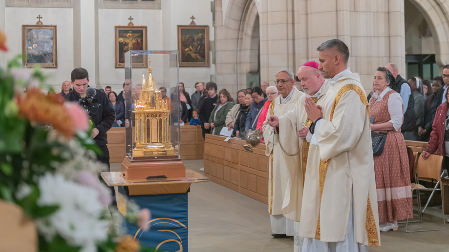 Relics of St Bernadette to Leeds Cathedral